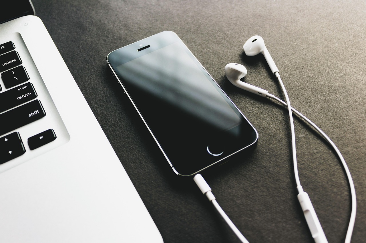 Headphone Harmony: Decoding Sound For Every Ear 1 g5e1c6d154e8481bfb851e1c4b81138a0d42e8d6d71d03f6f3b53d43137d7a0ca37f6f98c9ba90634683491b24239e1ba2e9a175006b25b0b3cbe809cf6f31763 1280