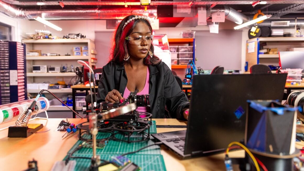 Pocket Cinema: Projectors Redefining Mobile Viewing. 2 g6c921750f201859efa59fefac03d09fa986c9d65aba9c30caa76409ceacc0a3a0d818488a287f213260b58b533d33454441c1042d78fabfae4296ed3e9d79ee1 1280